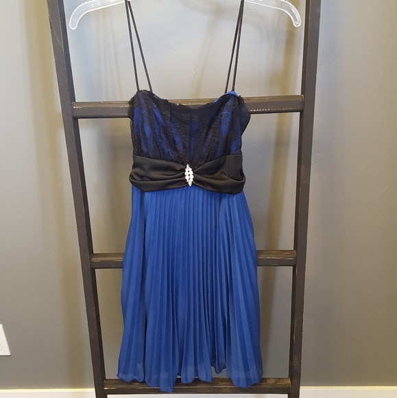 Roberta Dresses & Skirts - Roberta Blue Semi-Formal Dress Short